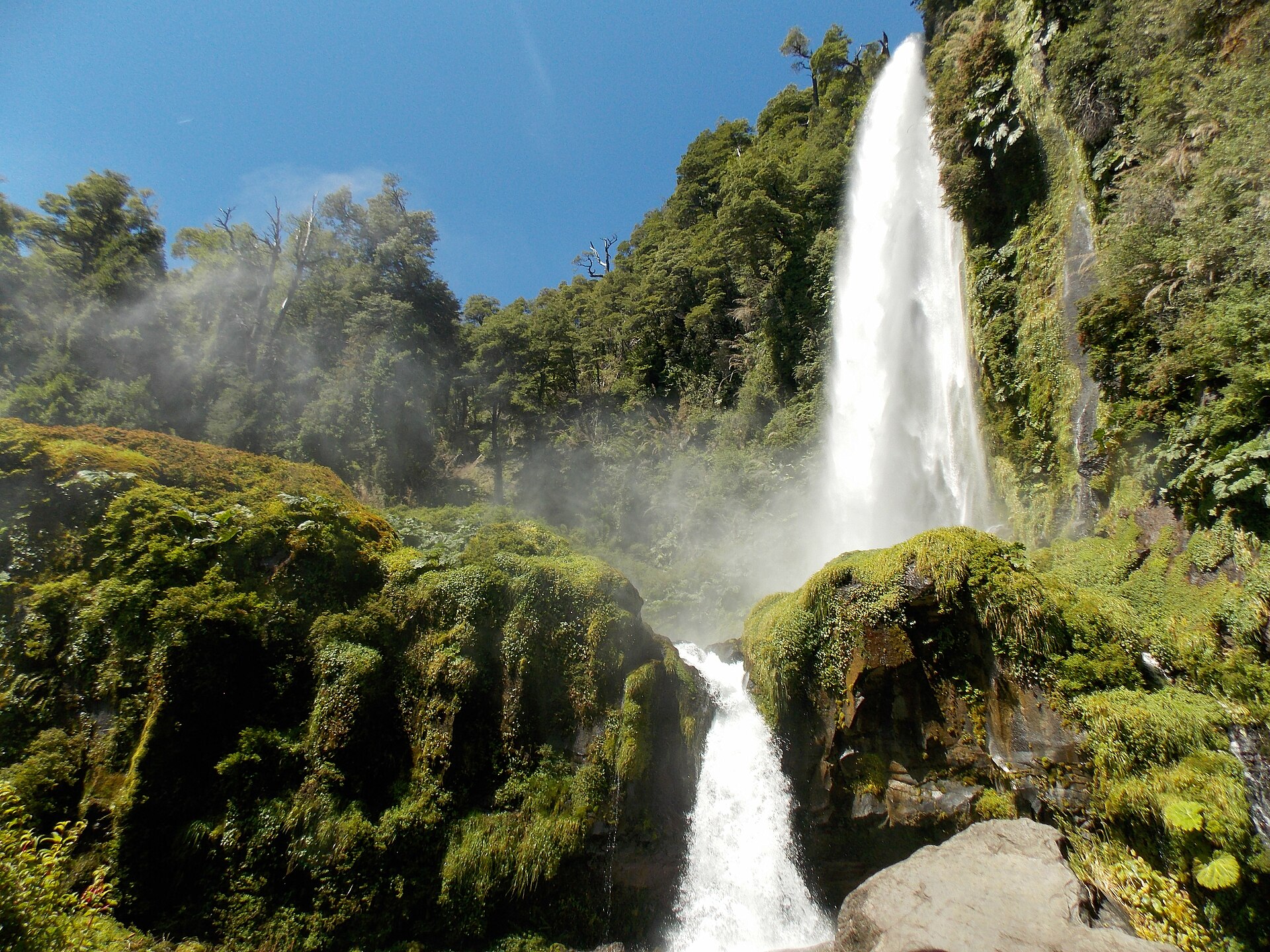 Salto Los Mellizos: la cascada que nació de un terremoto, cerca de Pucón